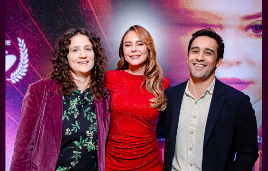 Paolla Oliveira participa da pr�-estreia de seu filme 'Heran�a de Narcisa' em S�o Paulo