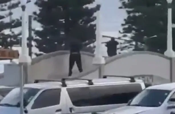 Atentado deixa 11 mortos durante evento judaico em praia na Austrlia