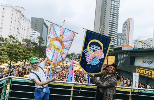 Bloco Casa Comigo 2026 re�ne mais de 100 mil foli�es em S�o Paulo mesmo sob chuva e celebra Carnaval com �trilhas sonoras de cinema�