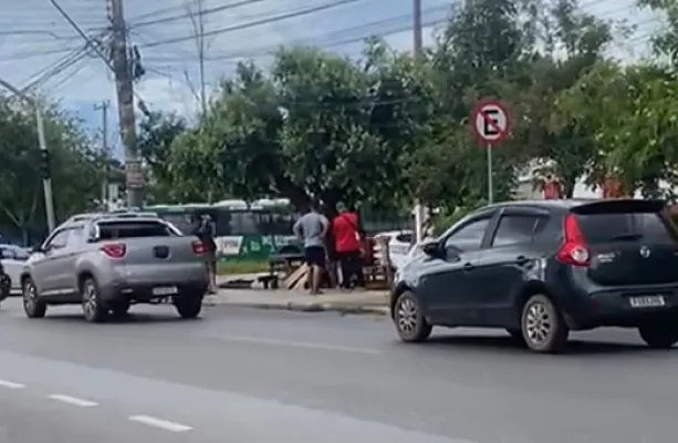 Homem � encontrado morto em frente a col�gio e choca moradores no CPA IV