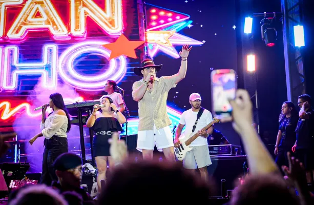 Com Natanzinho e Balancear, Carnaval de Paracuru 2026 re�ne 60 mil foli�es e tem port�es fechados neste s�bado