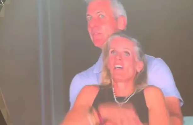 Mulher 'flagrada' em show d� palestra sobre gest�o de crise