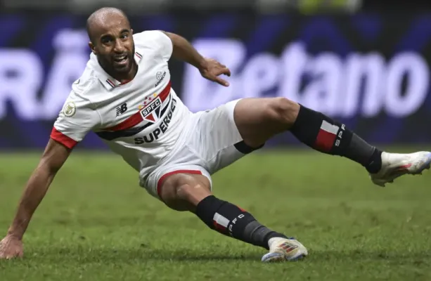 Lucas Moura fratura costelas e revive 'pesadelo' de 2025 no S�o Paulo