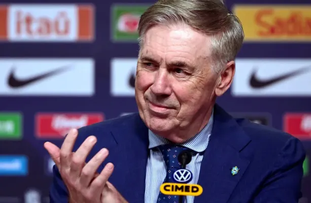 Ancelotti convoca lateral do Cruzeiro ap�s les�o de Alex Sandro