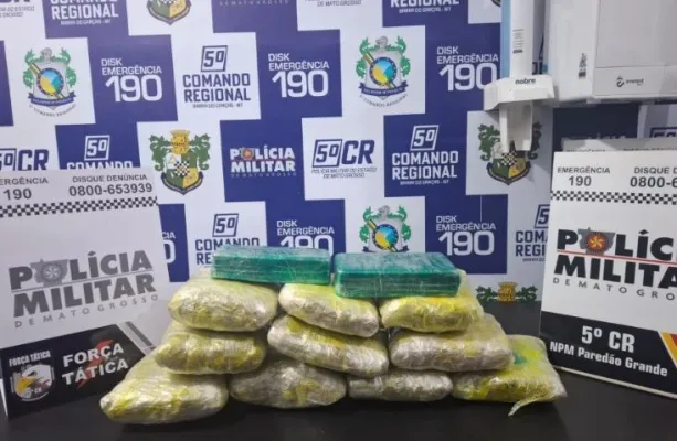 For�a T�tica prende homem que transportava 7,5 quilos de drogas dentro de �nibus