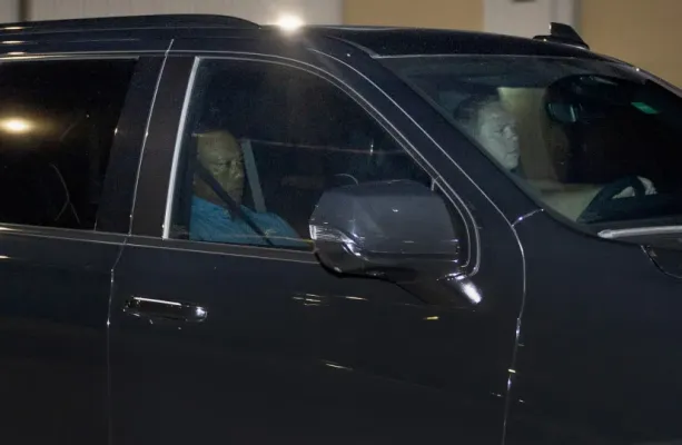 Tiger Woods � libertado ap�s grave acidente de carro