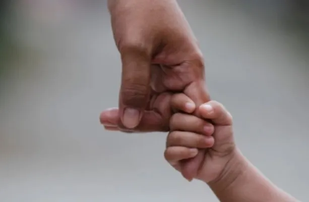 Homem arremessa beb� de 6 meses e tenta atropelar esposa em Cuiab�