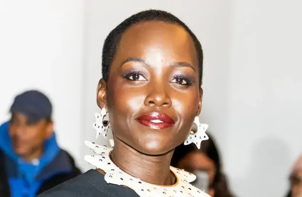 Atriz Lupita Nyong'o sofre criticas por viver Helena de Troia em novo filme