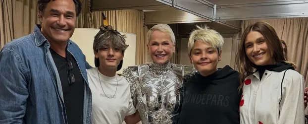 Luciano Szafir curte show de Xuxa com os filhos e chama de 'sensacional'