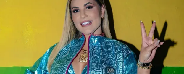Celebridades que removeram implantes e preenchimentos: "N�o me reconhe�o mais"