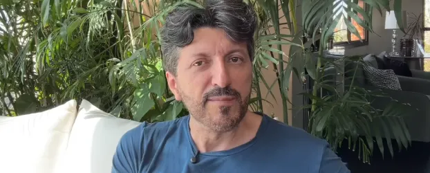 Atriz Sophia Valverde chora e presta �ltima homenagem ao criador de conte�do Lito Sousa