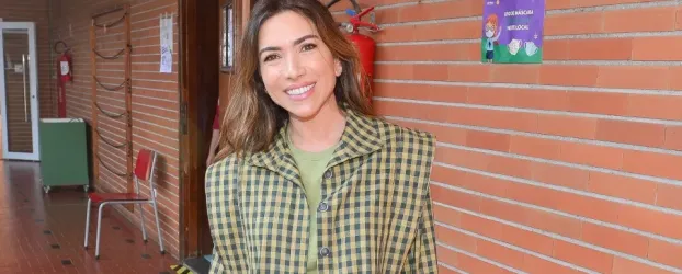 Sem alian�a no dedo, Patricia Abravanel acende alerta sobre casamento com F�bio Faria