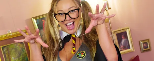 Mulher gasta um ano criando fantasias de Halloween inspiradas em Lara Croft e Mulher-Gato