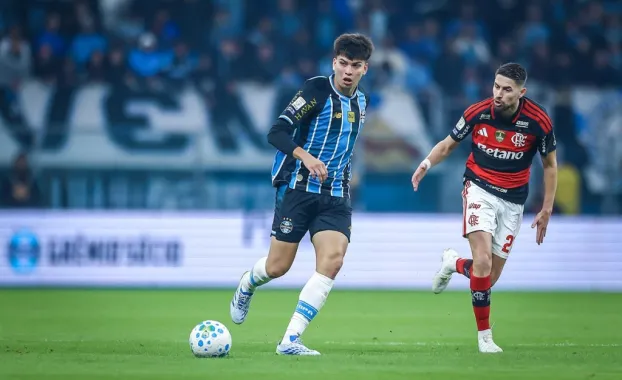 Flamengo vence o Gr�mio fora de casa e segue firme no Brasileir�o