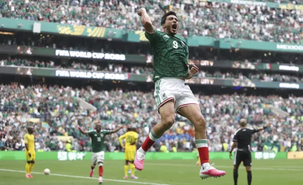 M�xico vence �frica do Sul no Est�dio Azteca em abertura marcada por cart�es vermelhos