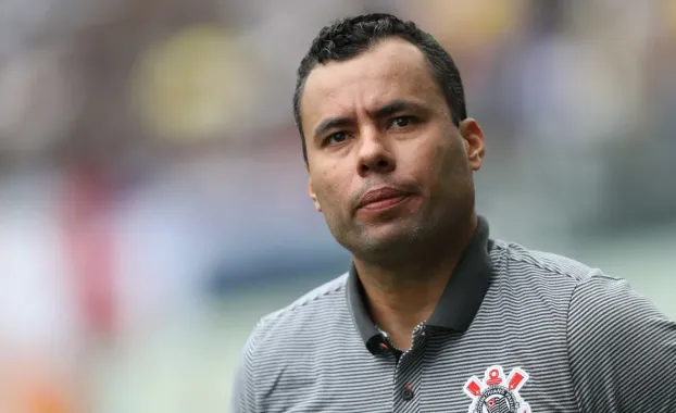 Jair Ventura, 'bombeiro' do futebol, defende que t�cnicos se reinventem