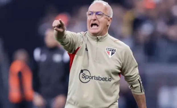 S�o Paulo sofre com les�o grave de zagueiro e t�cnico tem dif�cil decis�o na defesa