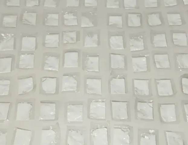 Homem � preso com 76 papelotes de coca�na em posto de combust�veis de Maca�bas