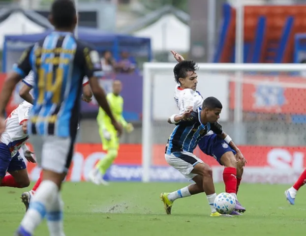 Bahia perde gols f�ceis, empata com o Gr�mio e chega a sete jogos sem vencer