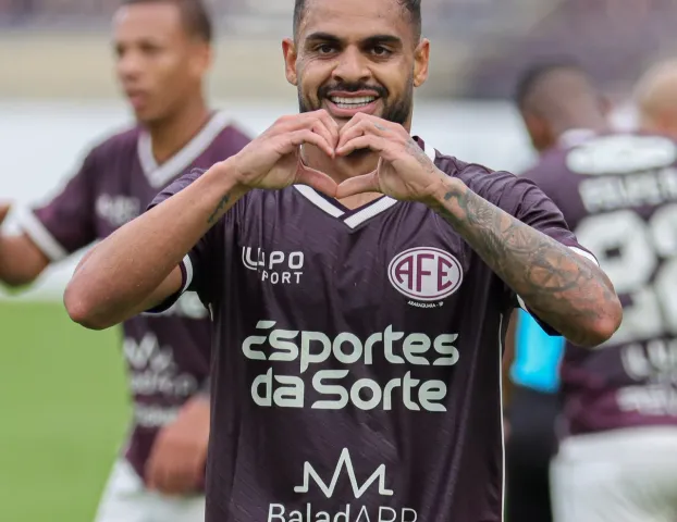 Ferrovi�ria vence Brusque e Juninho projeta duelo decisivo em Santa Catarina