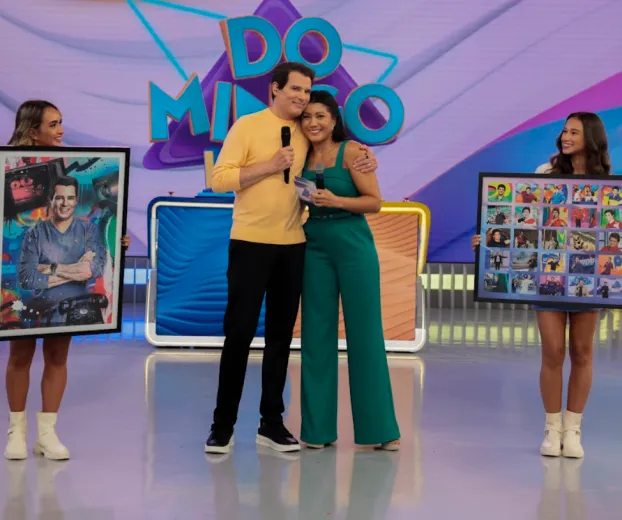 Celso Portiolli ganha homenagem emocionante no �Domingo Legal� pelos seus 30 anos como apresentador no SBT