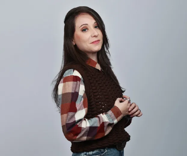 Ap�s AVC aos 29, Yrla Braga estrela novela na Globo e vive recome�o na TV: �Acreditei que meu tempo tinha passado�