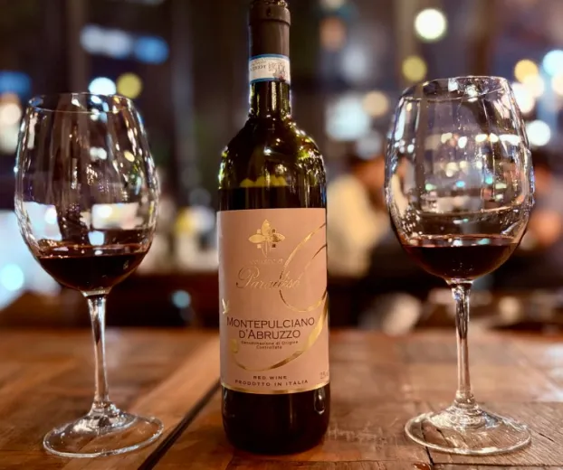 Vinho tinto leve � qualidade, n�o defeito