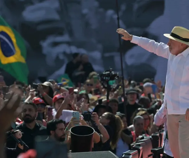 Lula abre campanha em S�o Bernardo com discurso nost�lgico e cr�ticas � direita