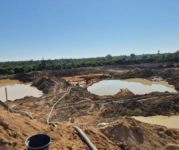 Garimpo ilegal � fechado em Peixoto de Azevedo e m�quinas pesadas s�o apreendidas