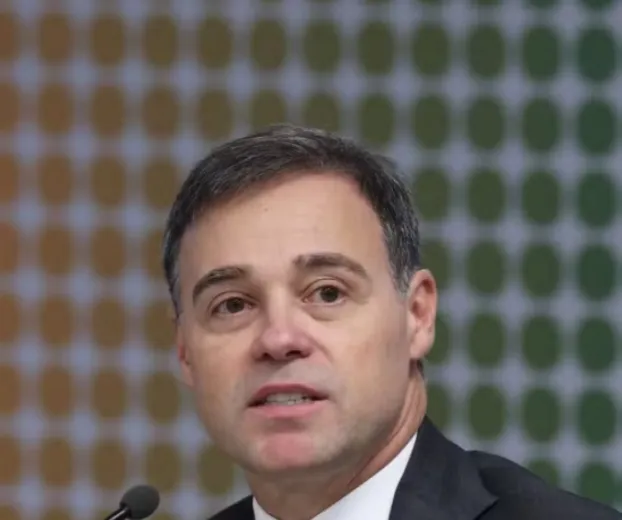 Ministro Mendon�a recusa abrir celular de banqueiro e diz que atrapalharia julgamento