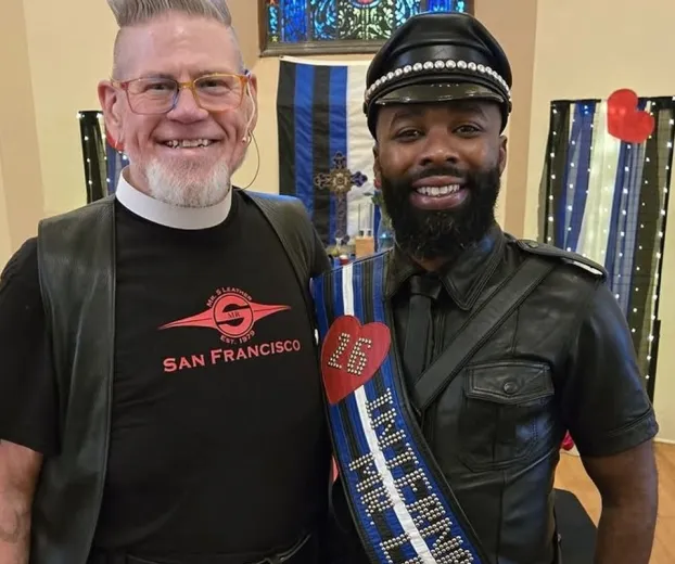 Pastor de igreja gay usa couro e fetiche em culto que dividiu opini�es nos EUA