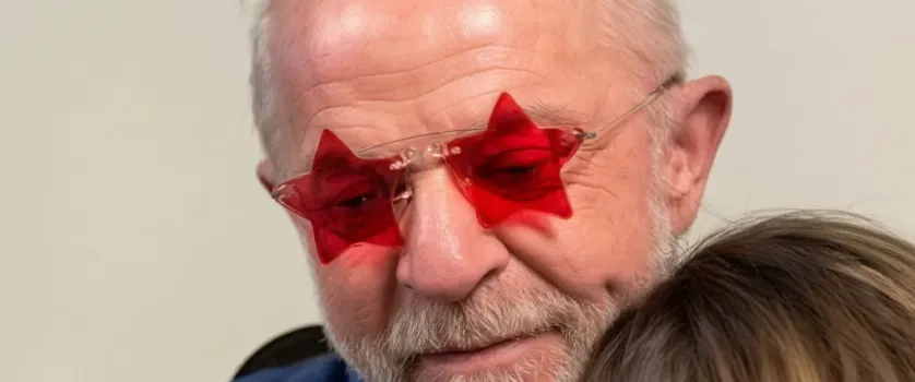 Lula comemora vit�ria sobre Fl�vio Bolsonaro em v�deo emocionante