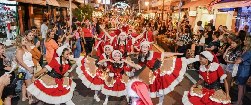 Serra Negra ilumina 2 milh�es de luzes para celebrar o Natal com atra��es musicais