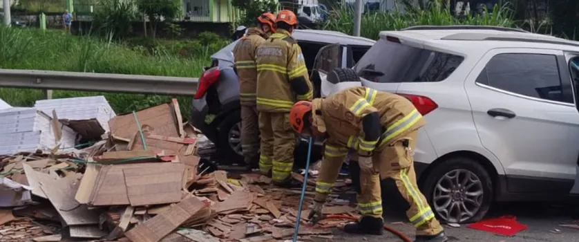 Acidente em rodovia do Rio de Janeiro mata 5 pessoas e fere 9