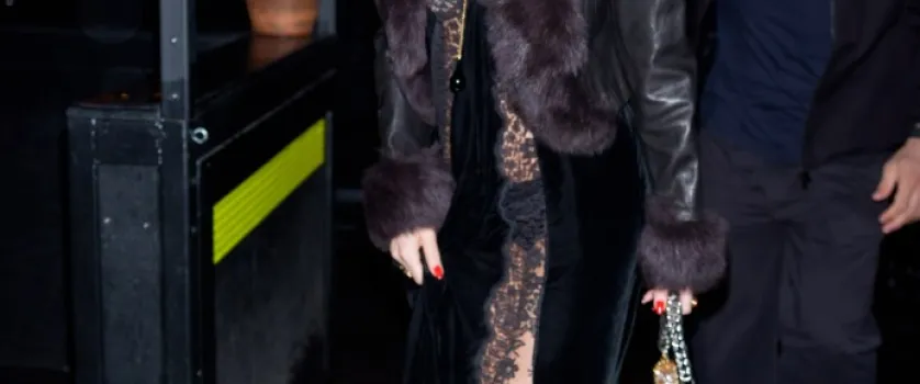 Dakota Johnson completa 37 anos com festa exclusiva e look ousado