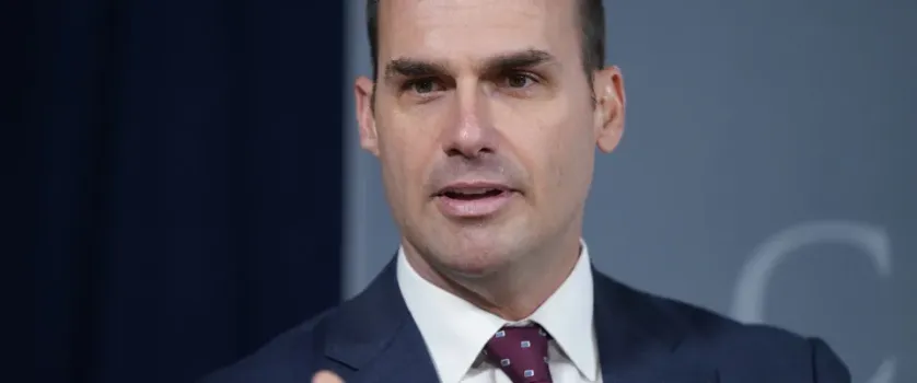 Eduardo Bolsonaro grava v�deo em ingl�s: 'N�o reconhecem a elei��o'