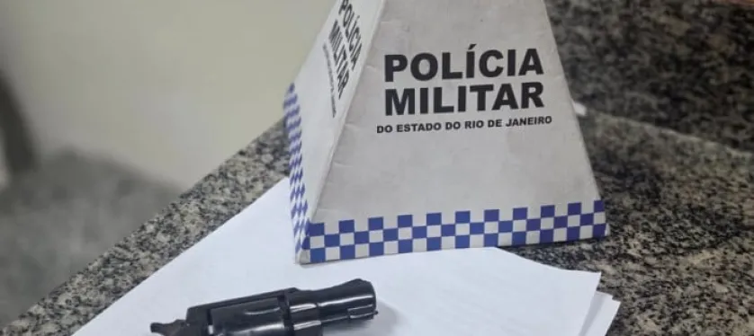 Adolescente � detido com rev�lver durante opera��o policial em Bonsucesso