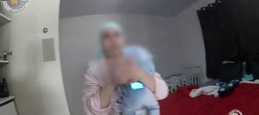 Mulher marroquina � salva pela PM ao fazer sinal silencioso de socorro em SP