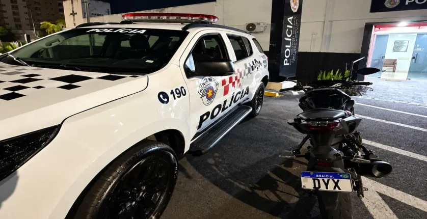 Tr�s homens s�o presos por recepta��o de motos roubadas em Sumar�