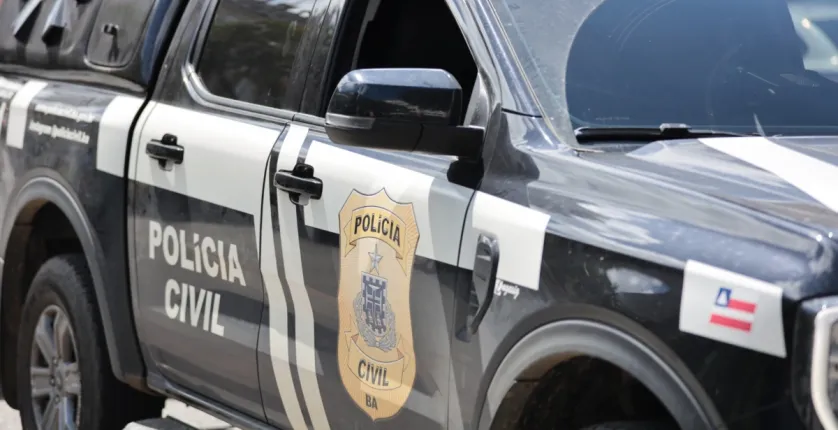 Pol�cia apreende celular de suspeita de tr�fico em Concei��o do Jacu�pe