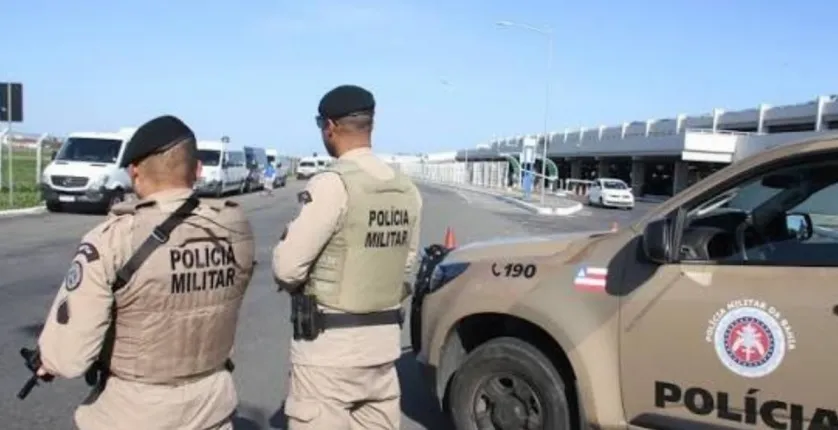 V�deo: criminosos fogem da pol�cia em opera��o no Sub�rbio de Salvador