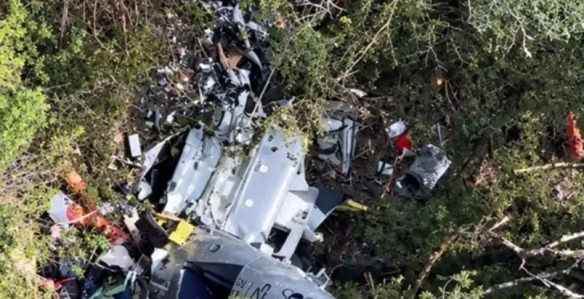Bombeiros encontram destro�os do helic�ptero que matou cantor Rick em Santa Catarina