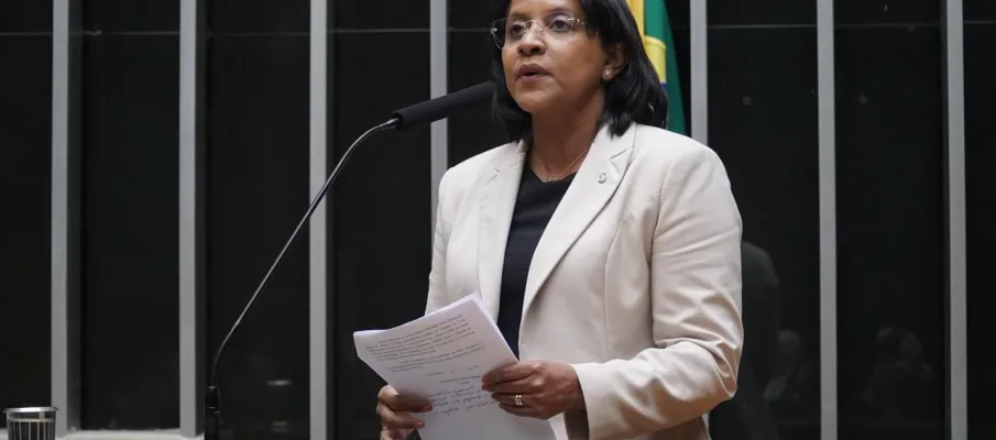 Gisela Simona imp�e freios ao stalking judicial e amplia direitos das m�es na pol�tica