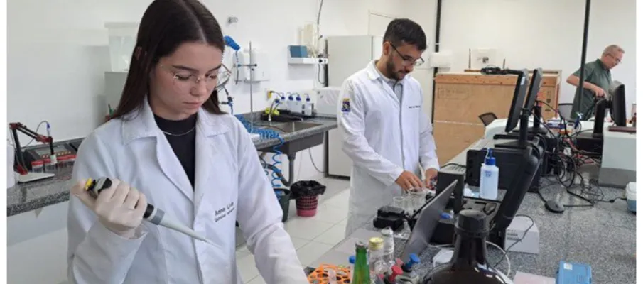 Onde o carnaval e a ci�ncia se encontram: kits que detectam metanol em bebidas alco�licas entram na folia