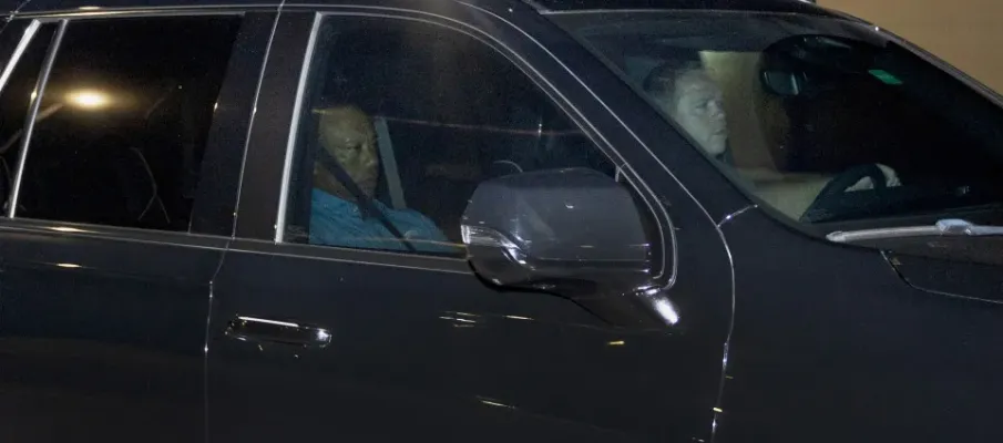 Tiger Woods � libertado ap�s grave acidente de carro