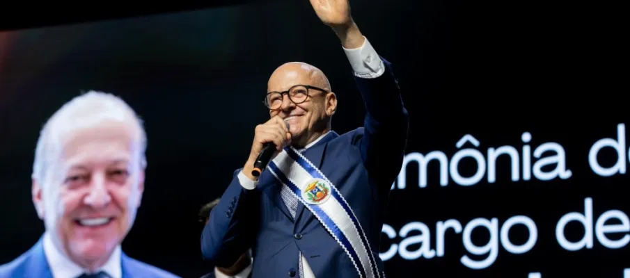 Otaviano Pivetta recebe faixa de governador e refor�a compromisso de seguir com investimentos em todas as �reas