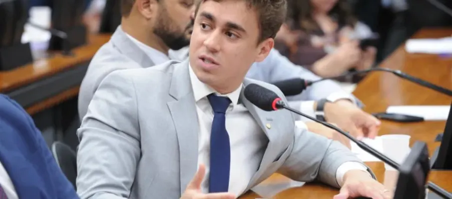 Eduardo ataca Nikolas, e Fl�vio Bolsonaro pede uni�o