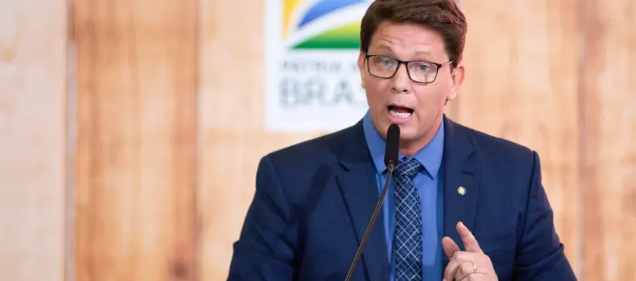 Deputado Mario Frias � internado na UTI ap�s dores abdominais