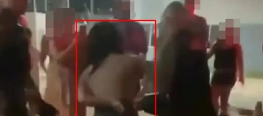 M�e � presa ap�s esfaquear filha de 13 anos durante briga