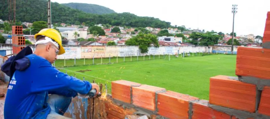 Zeca Costa: obras avan�am com reconstru��o das arquibancadas